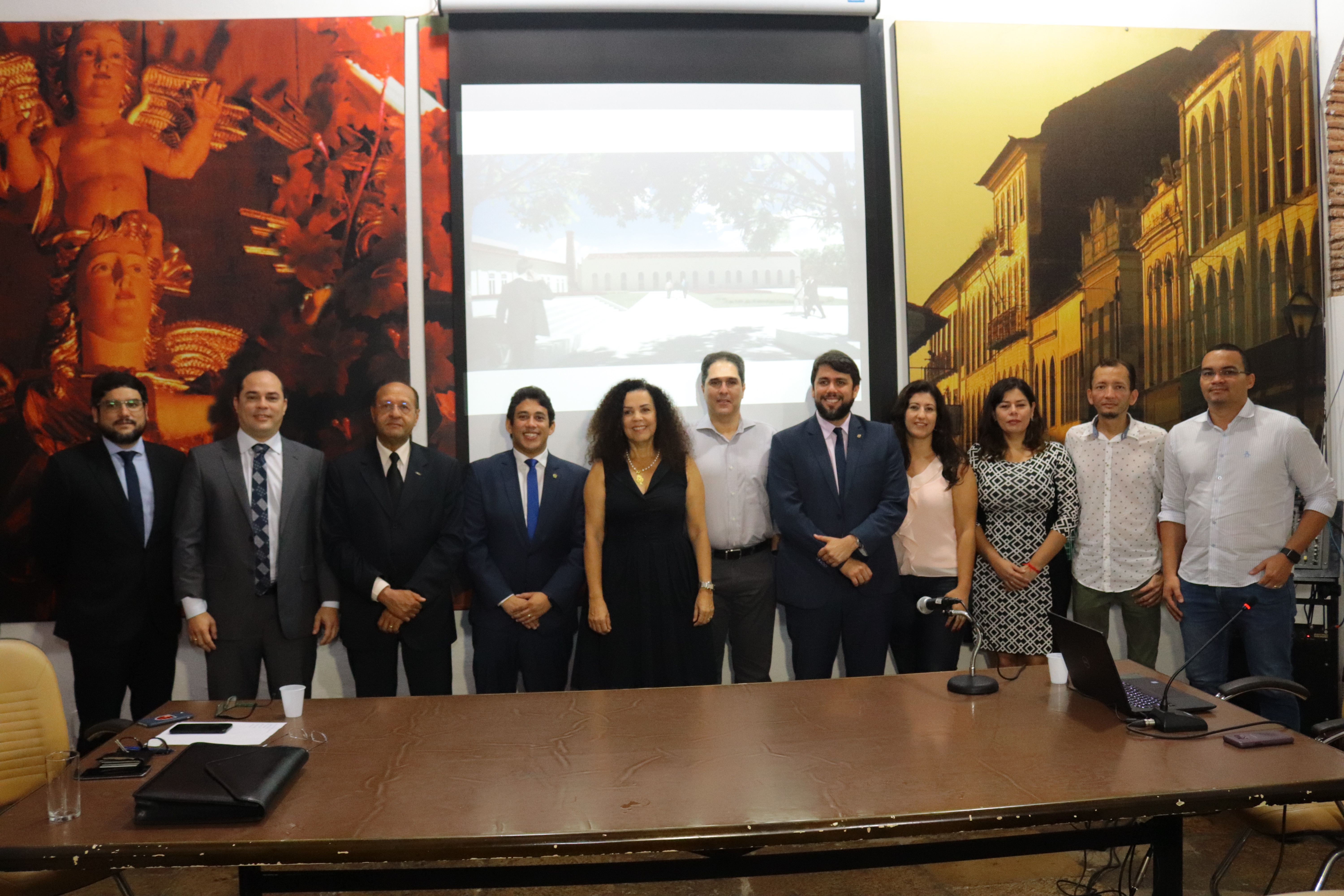 Vereadores e representantes do IPHAN reuniram-se e avalizaram projeto arquitetônico da sede da nova Câmara de São Luís.
