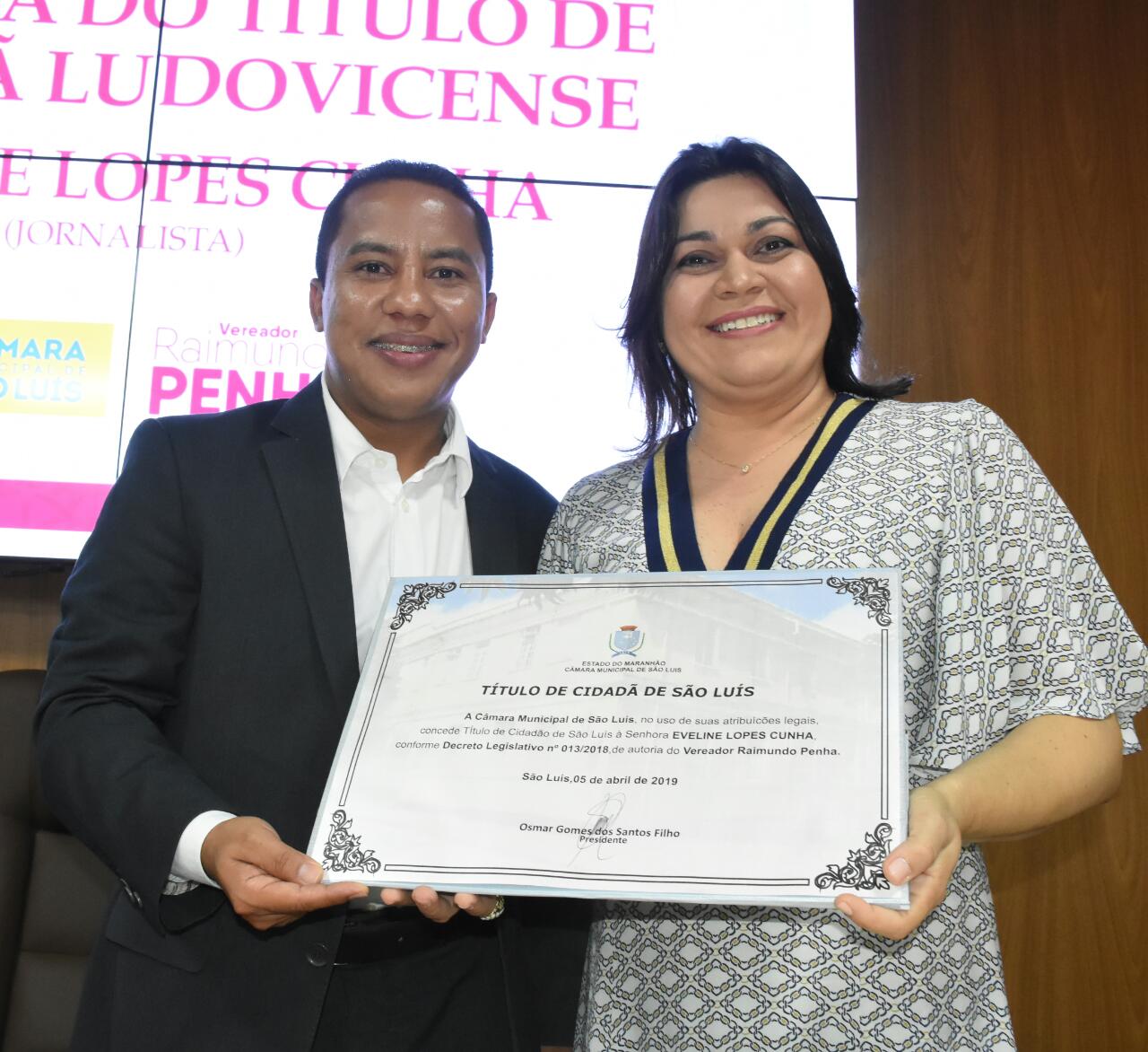 Jornalista Eveline Cunha recebe título de Cidadã Ludovicense