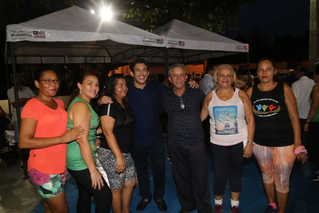 Osmar Filho participa de inauguração de praça no bairro do Bequimão