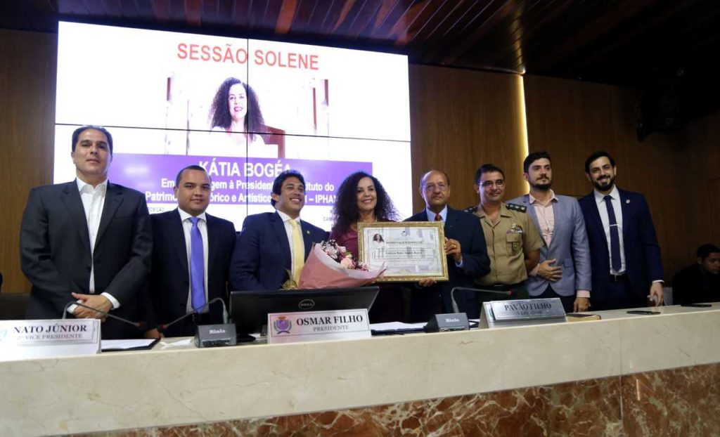 Câmara de São Luís entrega Diploma de Honra ao Mérito à presidente do Iphan, Kátia Bogéa