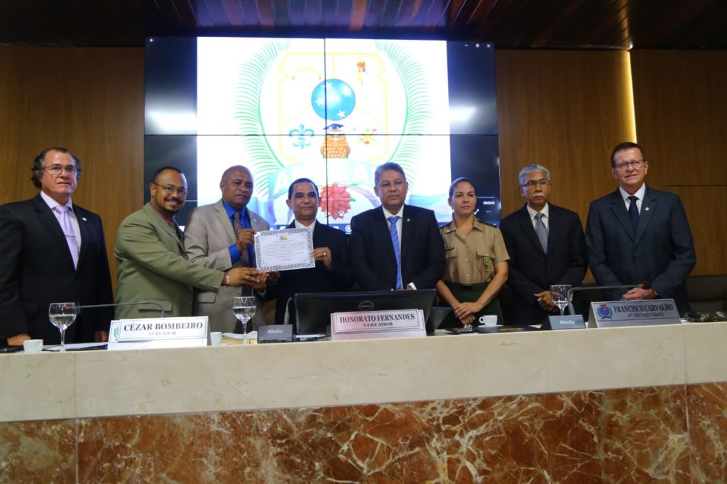 Câmara exalta atividade intelectual na Academia de Ciência e Artes Militares