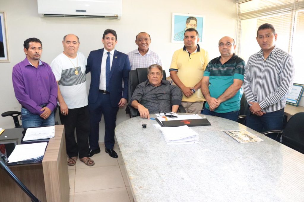 Vereadores reuniram-se com o secretário municipal de trânsito e transportes, Canindé Barros.