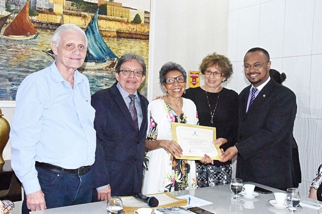 Dr. Gutemberg promove solenidade em homenagem aos profissionais da Enfermagem