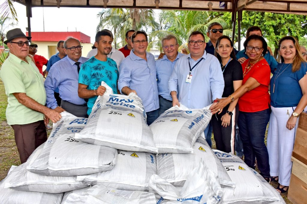 Vereadores participam de cerimônia de entrega de equipamentos para produtores rurais de São Luís