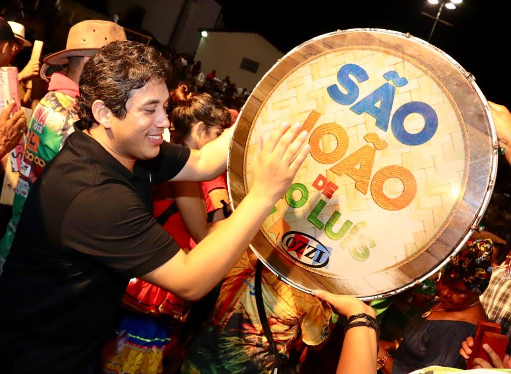 Presidente da Câmara participou do batizado do Pirilampo e prestigiou outras brincadeiras juninas. Foto: Hamilton Jr.