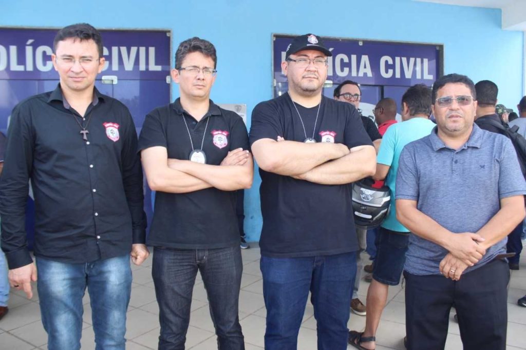 Sá Marques participa de protesto dos policiais civis