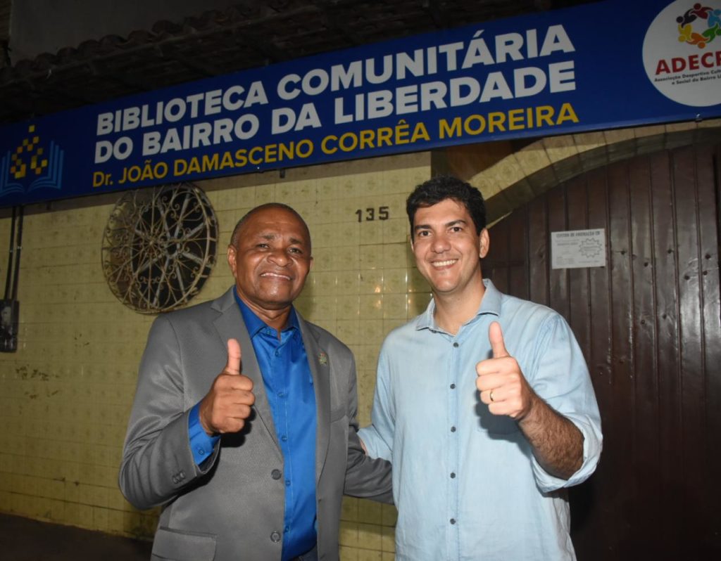 Vereador Cézar Bombeiro prestigia inauguração de biblioteca comunitária no bairro da Liberdade