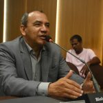 Genival Alves solicita construção de calçadão na Liberdade, Turu e Macaúba
