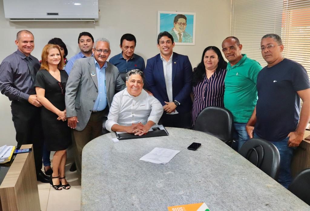 Osmar reuniu-se, ano passado, com empresários da região e o secretário Canindé Barros.