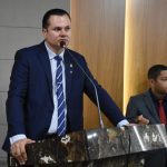 Chácara Brasil recebe asfalto após solicitação de Umbelino Júnior