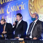 Osmar Filho faz avaliação positiva da legislatura durante entrega da Medalha Simão Estácio da Silveira