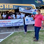 Edson Gaguinho acompanha embarque de enfermeiros para ato público nacional