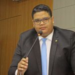 Marlon Botão propõe instalação de placas de sinalização em Braille nos postos de Saúde da Capital