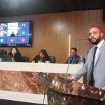 Beto Castro anuncia licença do mandato e se solidariza com vereadora Fátima Araújo