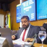 Paulo Victor promulga mais dez leis de iniciativa do legislativo